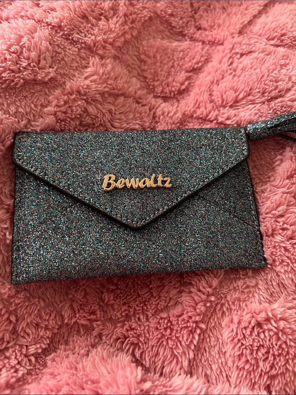 🔴. PRICE IS FIRM 🔴 Glitter key and card holder  in Multicolor Sparkle — NWOT!